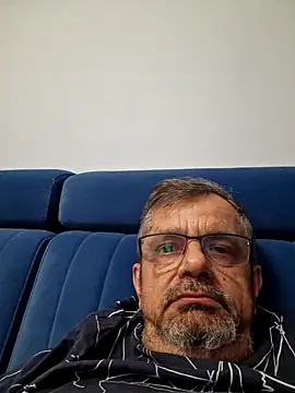 axecoman60 online show from February 9, 2025, 6:05 pm