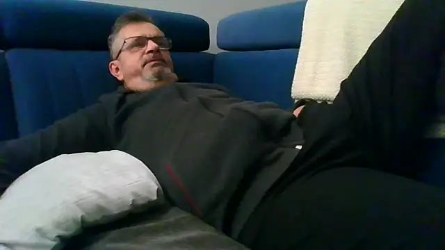 axecoman60 online show from March 4, 2025, 6:29 pm