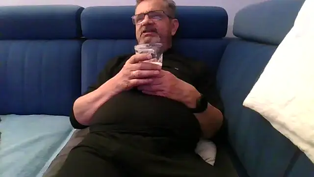 axecoman60 online show from March 7, 2025, 6:11 pm