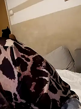 Snapshot of LunikaLunaX chatting on January 20, 2025, 7:04 pm LunikaLunaX online show from January 20, 2025, 7:04 pm