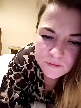 Snapshot of LunikaLunaX chatting on February 25, 2025, 6:42 pm LunikaLunaX online show from February 25, 2025, 6:42 pm