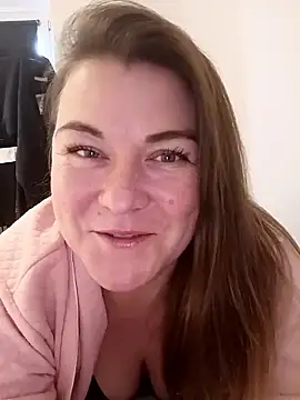 Snapshot of LunikaLunaX chatting on January 11, 2026, 9:47 am LunikaLunaX online show from January 11, 2026, 9:47 am