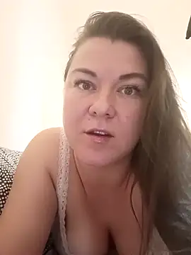 Snapshot of LunikaLunaX chatting on February 2, 2026, 9:52 am LunikaLunaX online show from February 2, 2026, 9:52 am