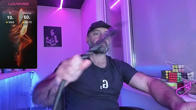 Snapshot of MAGABEAR077 chatting on October 10, 2025, 1:32 pm MAGABEAR077 online show from October 10, 2025, 1:32 pm