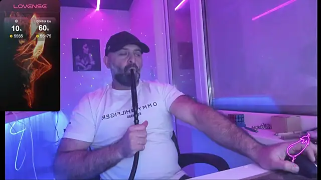 Snapshot of MAGABEAR077 chatting on November 15, 2025, 11:40 am MAGABEAR077 online show from November 15, 2025, 11:40 am