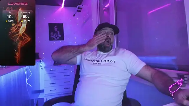 Snapshot of MAGABEAR077 chatting on November 28, 2025, 4:42 pm MAGABEAR077 online show from November 28, 2025, 4:42 pm