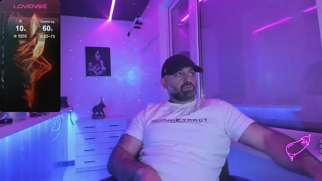 Snapshot of MAGABEAR077 chatting on November 30, 2025, 11:20 pm MAGABEAR077 online show from November 30, 2025, 11:20 pm