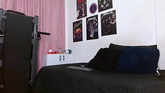 scarlett  morgan online show from September 15, 2025, 1:11 pm