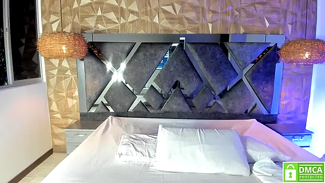 Rose Evans   online show from November 11, 2025, 4:23 am