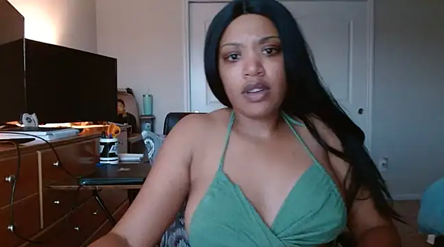 Snapshot of thekelliecapri chatting on December 9, 2024, 11:24 pm thekelliecapri online show from December 9, 2024, 11:24 pm