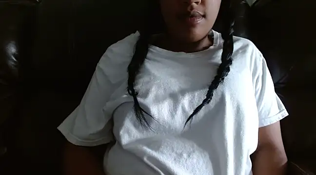 Snapshot of thekelliecapri chatting on December 23, 2024, 7:20 pm thekelliecapri online show from December 23, 2024, 7:20 pm