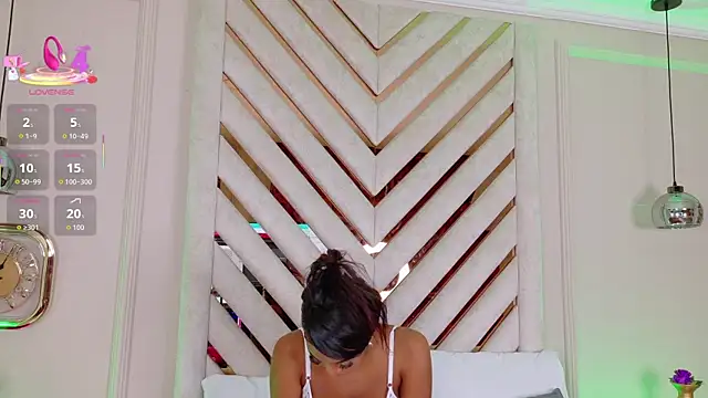 Lola King online show from September 25, 2025, 4:27 am