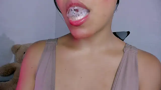 veky saliva01 online show from April 21, 2026, 10:56 pm