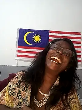 mamakarma1403 online show from October 11, 2025, 3:32 pm