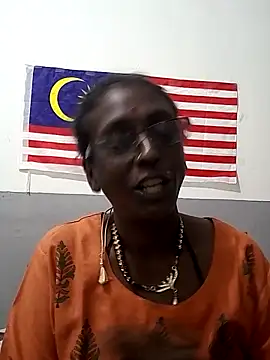 mamakarma1403 online show from November 11, 2025, 3:56 pm