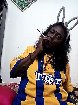 mamakarma1403 online show from November 26, 2025, 1:39 am