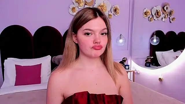 ZaraBloom online show from March 13, 2025, 7:39 pm