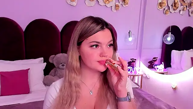 ZaraBloom online show from December 15, 2025, 3:33 am