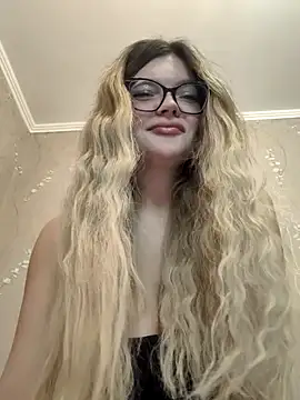Snapshot of ZaraBloom chatting on March 28, 2026, 4:28 pm ZaraBloom online show from March 28, 2026, 4:28 pm