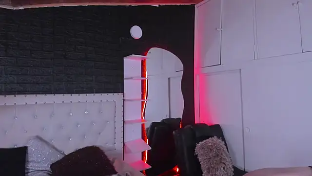 Snapshot of Ghosty_Doll chatting on January 18, 2025, 1:19 am Ghosty Doll online show from January 18, 2025, 1:19 am