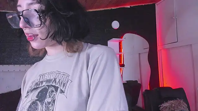 Snapshot of Ghosty_Doll chatting on January 18, 2025, 8:09 pm Ghosty Doll online show from January 18, 2025, 8:09 pm