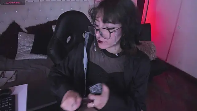 Snapshot of Ghosty_Doll chatting on January 28, 2025, 8:04 pm Ghosty Doll online show from January 28, 2025, 8:04 pm