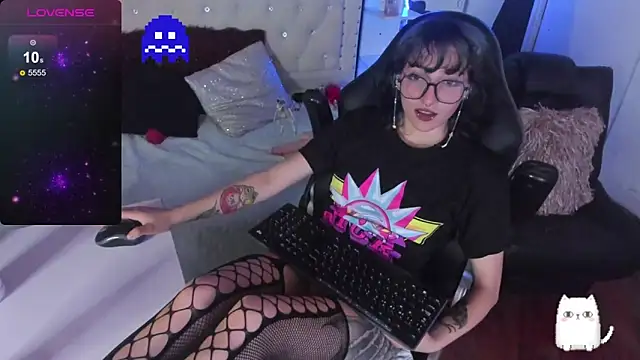 Snapshot of Ghosty_Doll chatting on February 19, 2025, 11:14 pm Ghosty Doll online show from February 19, 2025, 11:14 pm