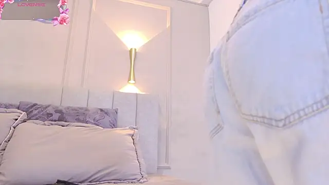 april rousse online show from October 21, 2025, 12:06 pm