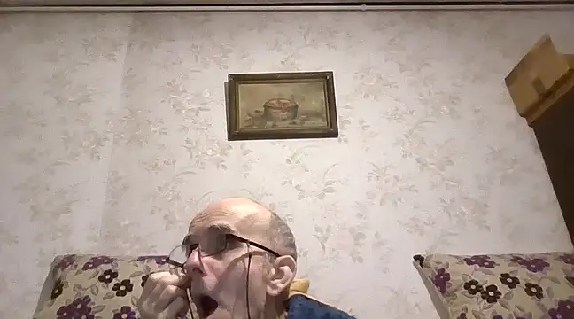 mariusica1xh online show from February 24, 2025, 6:04 pm