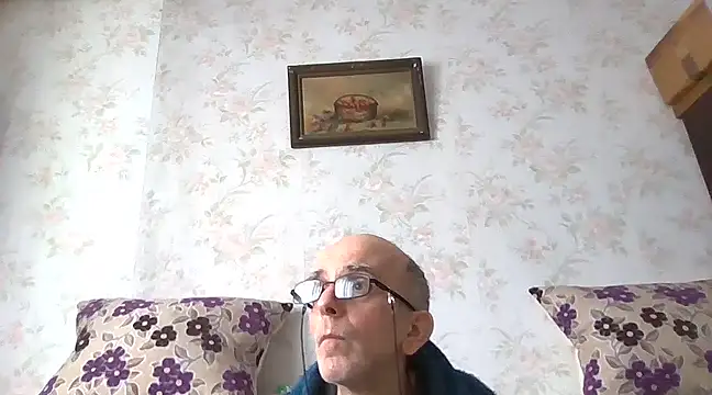 mariusica1xh online show from March 12, 2025, 11:42 am