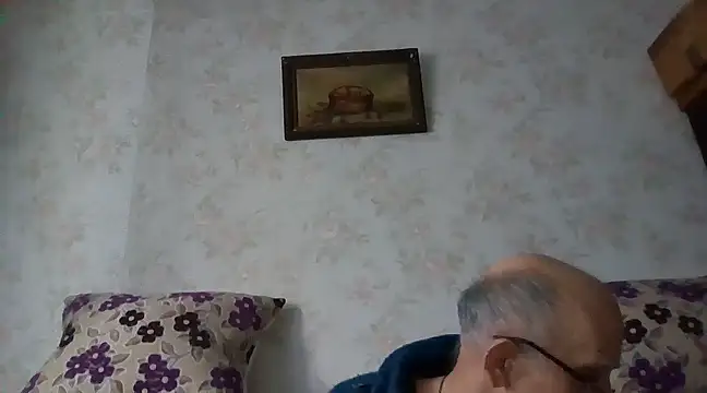 mariusica1xh online show from March 12, 2025, 2:45 pm