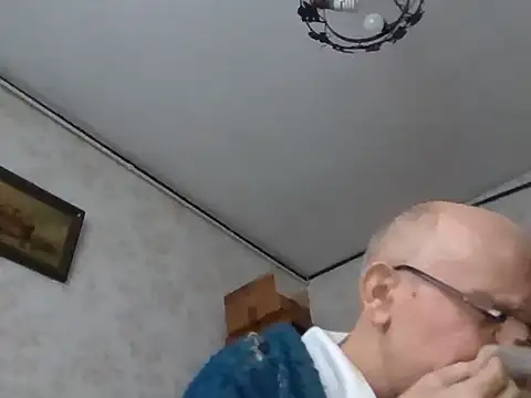 mariusica1xh online show from December 4, 2025, 9:07 am