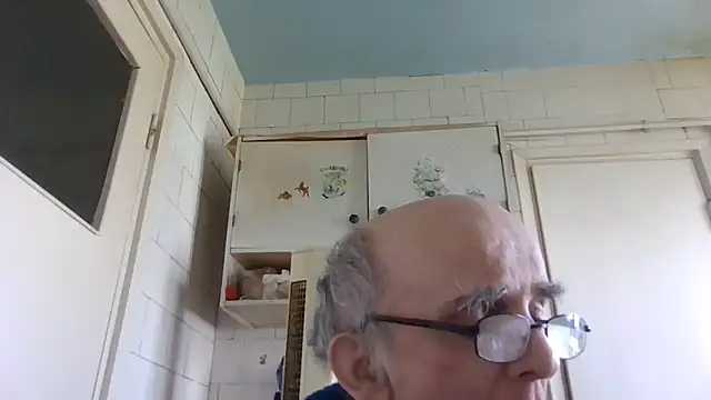 mariusica1xh online show from April 19, 2026, 10:47 am