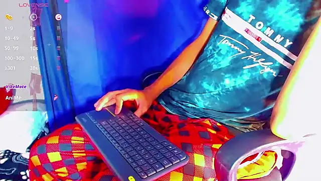 nicol gill  online show from December 16, 2024, 5:22 pm