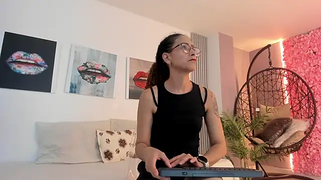 Angela donnato online show from January 29, 2025, 3:54 am