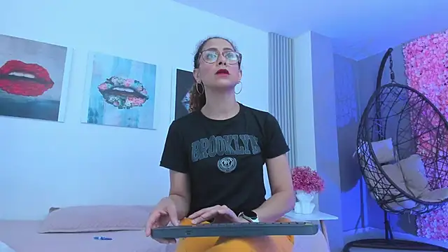 Angela donnato online show from March 19, 2025, 3:09 am