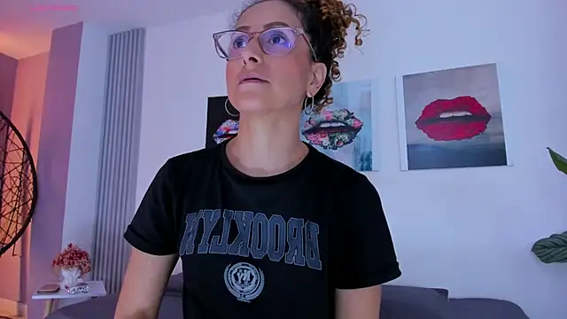 Angela donnato online show from September 9, 2025, 3:39 am