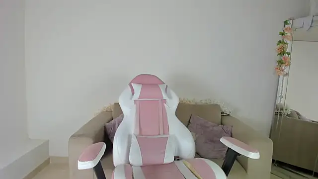 Charlotte cowell sub1  online show from December 19, 2024, 4:45 am