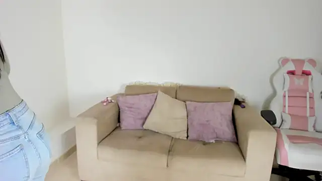 Charlotte cowell sub1  online show from February 6, 2025, 10:10 pm