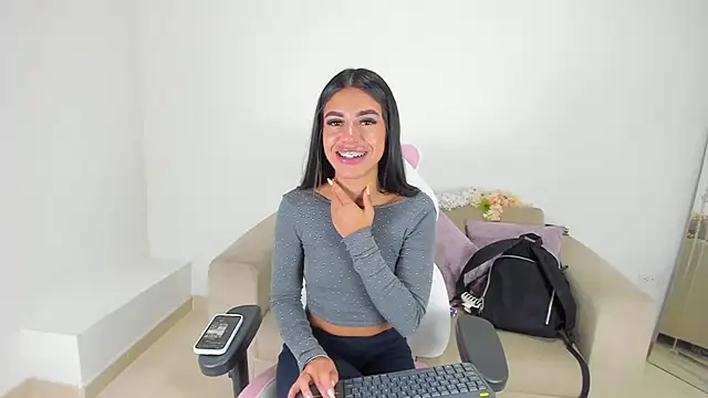 Charlotte cowell sub1  online show from March 12, 2025, 11:33 pm