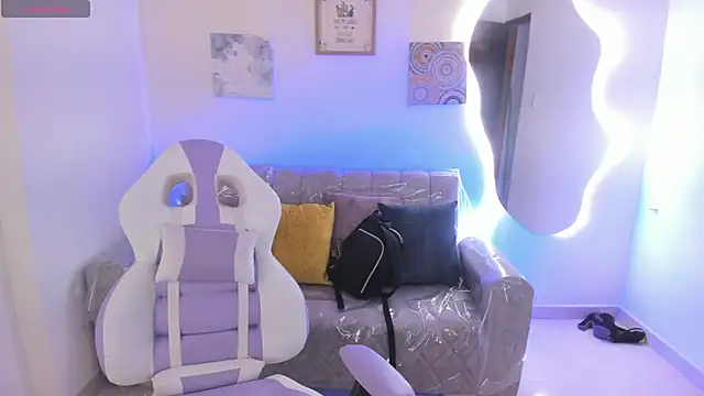 Charlotte cowell sub1  online show from November 27, 2025, 3:03 pm