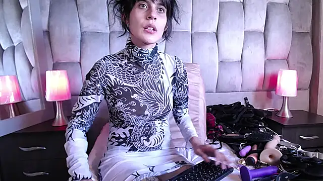 bellatrix25 online show from January 18, 2025, 8:30 pm