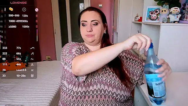 lovely adelle online show from November 23, 2025, 9:53 am