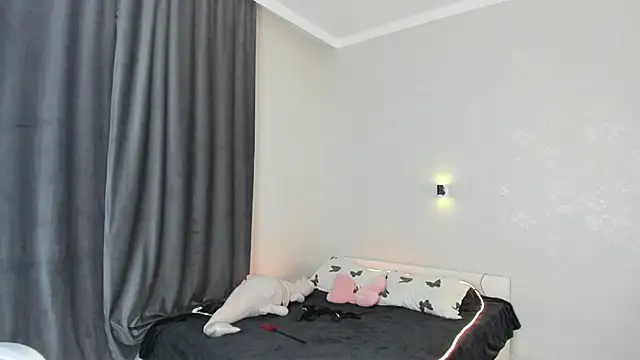 RileyMee online show from March 6, 2025, 12:43 am