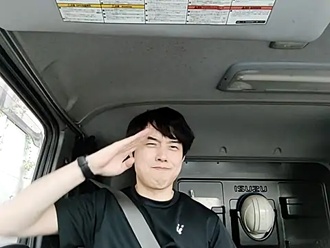 whitebriefboy online show from July 29, 2026, 9:02 pm