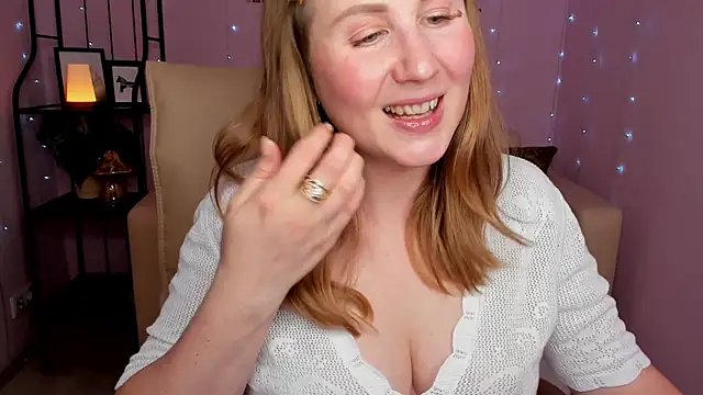 Helens love online show from March 4, 2025, 6:15 am