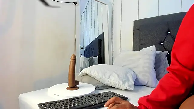 ebony hot1 online show from December 7, 2024, 1:40 pm