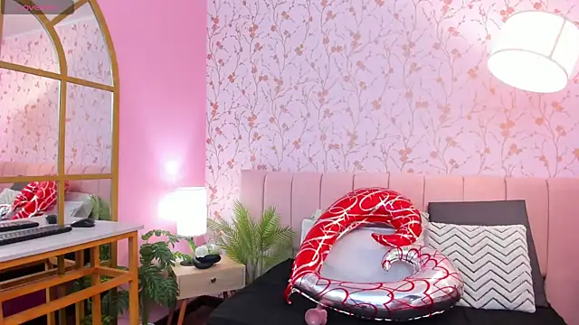 amber-hill online show from February 18, 2025, 1:21 am