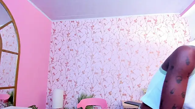 amber-hill online show from September 15, 2025, 7:03 pm