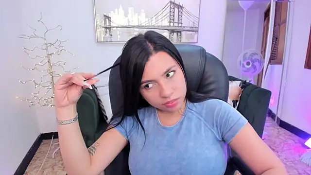 naomii campbell  online show from January 25, 2025, 4:03 pm